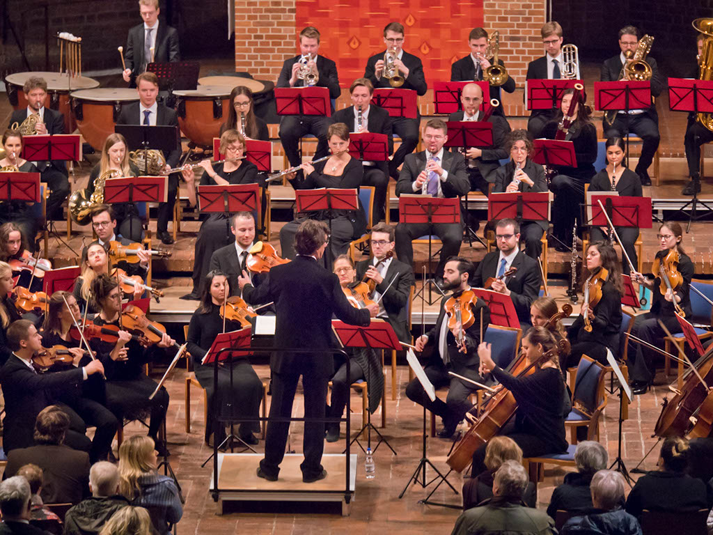 AOIDE Symphonie spielt "UNKNOWN BRITAIN" in der Marktkirche zu Hannover